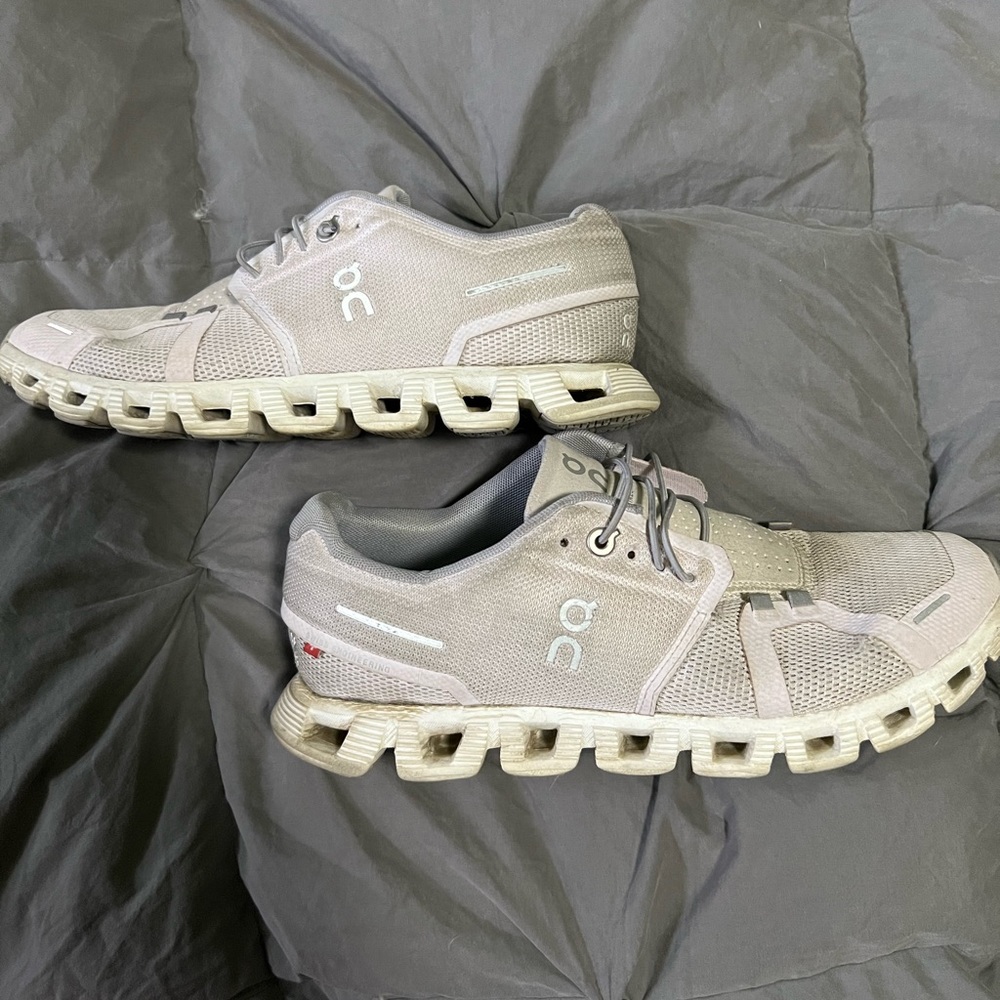 Oncloud women’s shoes, size 8 - much loved